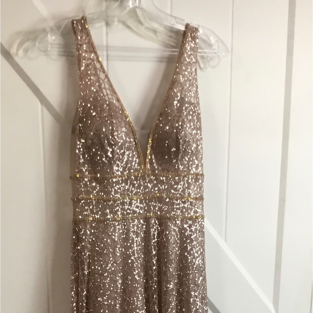 Gold shimmery dress fitted to the body